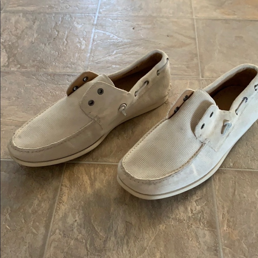 Shoes - Picture 6 of 7